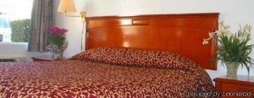 Rose Bowl Motel Los Angeles Room photo