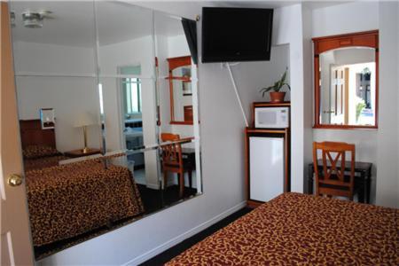 Rose Bowl Motel Los Angeles Room photo